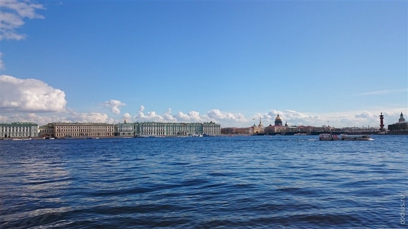 Вид с набережной Заячьего острова, от стен Петропавловской крепости на Эрмитаж и Исаакиевский собор