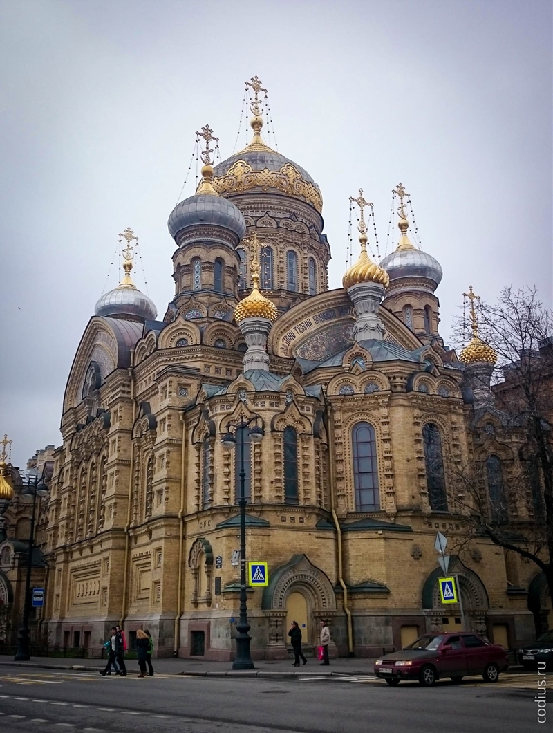 Оптинское подворье, прямо на набережной Лейтенанта Шмидта